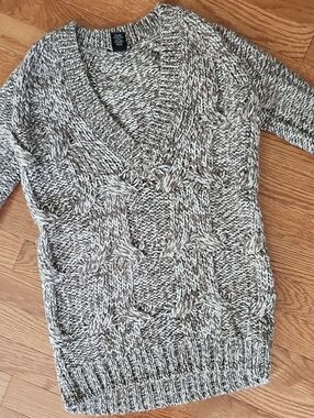Ann Taylor Chunky Shimmer V-Neck Cable Knit Sweater